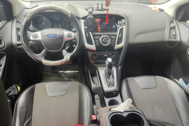 Used Ford Focus 2012 Sedan 1.6L Automatic Fashion Edition
