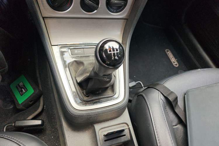 Used Volkswagen Lavida 2013 Restyled Classic 1.6L Manual Comfort Edition Gear Lever