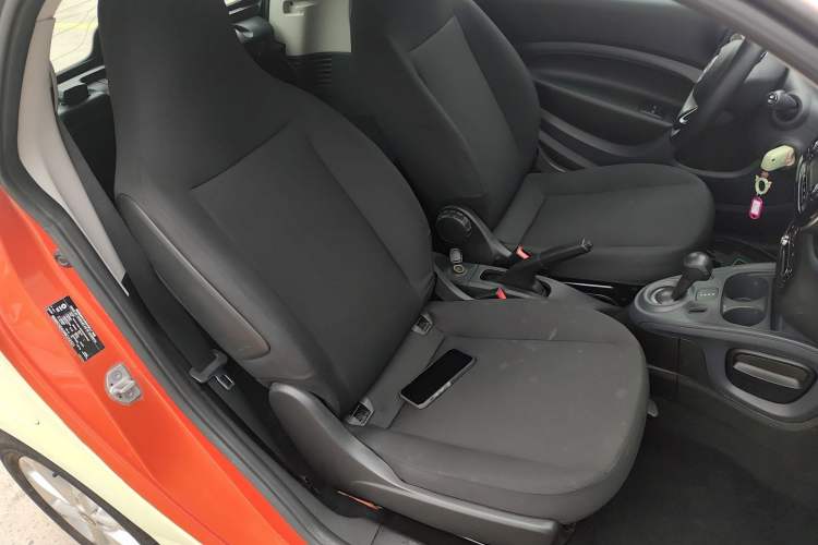 Used smart fortwo 2015 1.0L 52 kW hardtop Dynamic version Right Front Seat