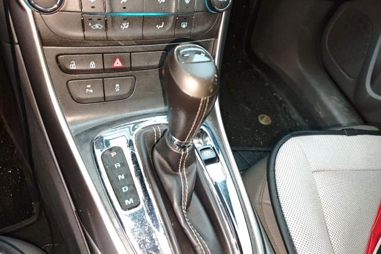 Used Chevrolet Malibu 2012 2.0L Automatic Luxury Edition Gear Lever