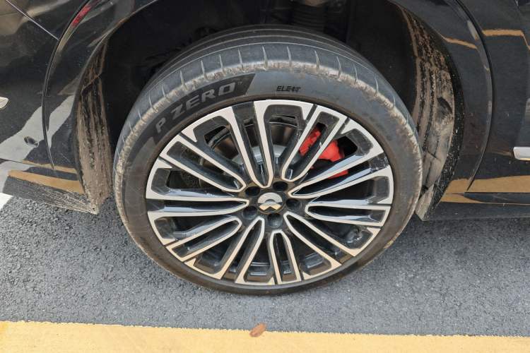 Used Nio ES8 2026 Model 6-seat Executive Signature Edition Right Rear Wheel Hub