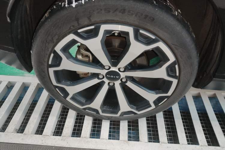 Used AION V 2024 Aion Tyrannosaurus 650 LiDAR Edition