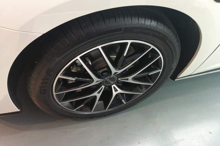 Used BYD Seal 07 DM-i 2025 DM-i 1.5L 125km Prestige Model Left Front Wheel Hub