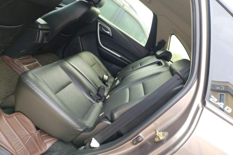 Used JMC Yusheng S350 2013 2.4T Automatic 2WD Diesel Luxury Edition 5 Seats Left Rear Seat