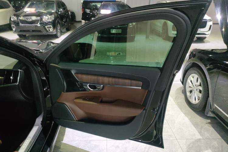 Used Volvo S90 2024 B5 Zhiyuan Luxury Edition
