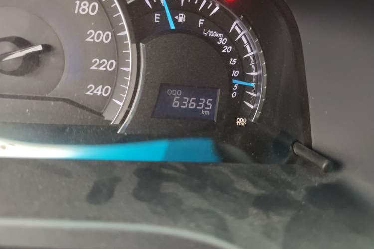 Used Toyota Camry 2015 2.0G Premier Edition Odometer Close Up