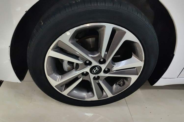 Used Hyundai Elantra (6th Generation / Lingdong) 2016 1.6L Automatic ZhiXuan · Luxury Version Left Front Wheel Hub