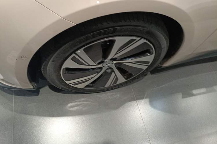 Used Nio ET5 2024 75 kWh Exterior 4