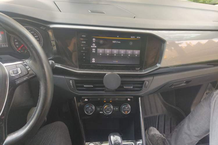 Used Volkswagen Tayron 2019 330TSI Two-Wheel Drive Luxury Model China VI Standard Audio And AC Panel