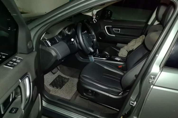 Used Land Rover Discovery Sport 2018 240 PS SE Version Interior 3