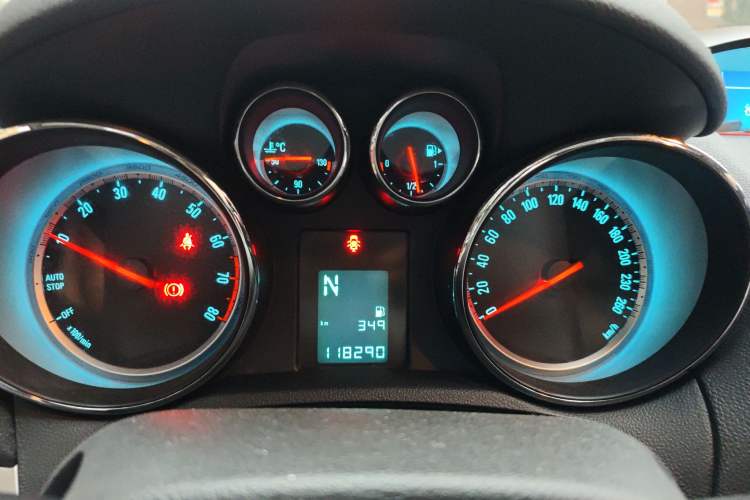 Used Buick Encore 2015 1.4T Automatic Two-Wheel Drive Urban Elite Version
