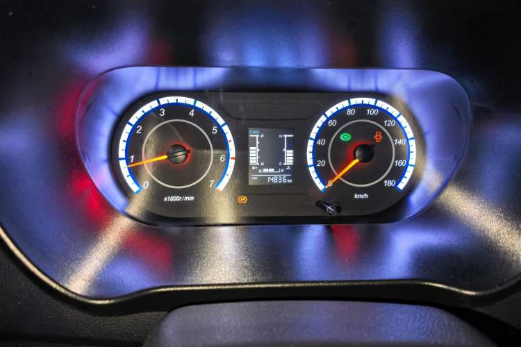 Used CHANGAN KAICHENG Ruixing M60 2023 1.6L CNG Comfort-Grade 6-Seater Passenger Vehicle Instrument Cluster