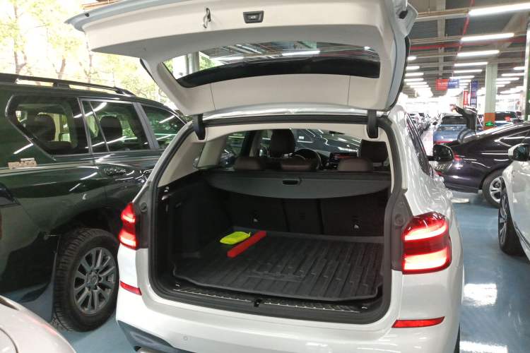 Used BMW X3 2018 xDrive28i M Sport Package China VI Trunk