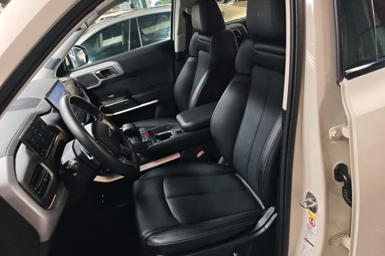 Used Formula Leopard Titanium 3 2025 501KM All-Wheel Drive Intelligent Driving Ultra Version Left Front Seat