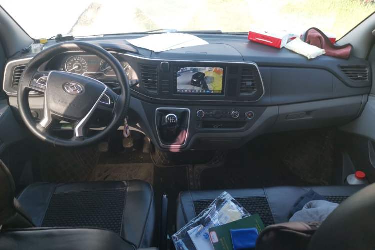 Used SAIC MAXUS Xintu V80 2021 2.0T Manual Classic Aoyuntong 127 PS Mid-axle Mid-roof 6/7/8/9-Seater Center Console