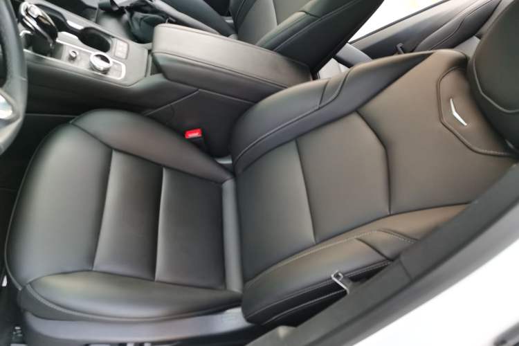 Used Cadillac XT4 2022 28T Two-Wheel-Drive Luxury Version
