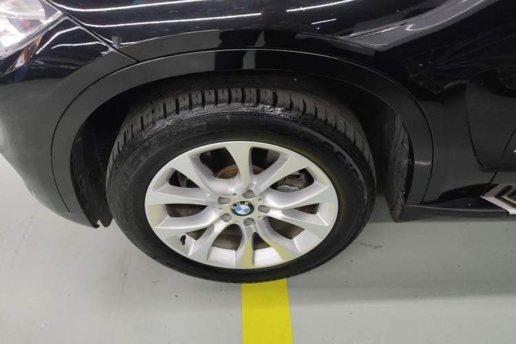 Used BMW X5 2018 xDrive28i Left Front Wheel Hub