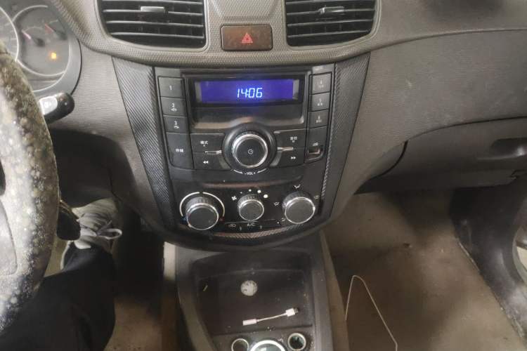 Used Wuling Hongguang 2015 1.5L S Base Model China IV Audio And AC Panel