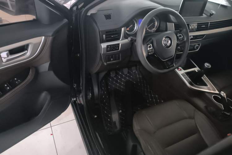 Used FORTHING Joyear X5 2017 Jingxiang Series 1.5T Manual Luxury Model
