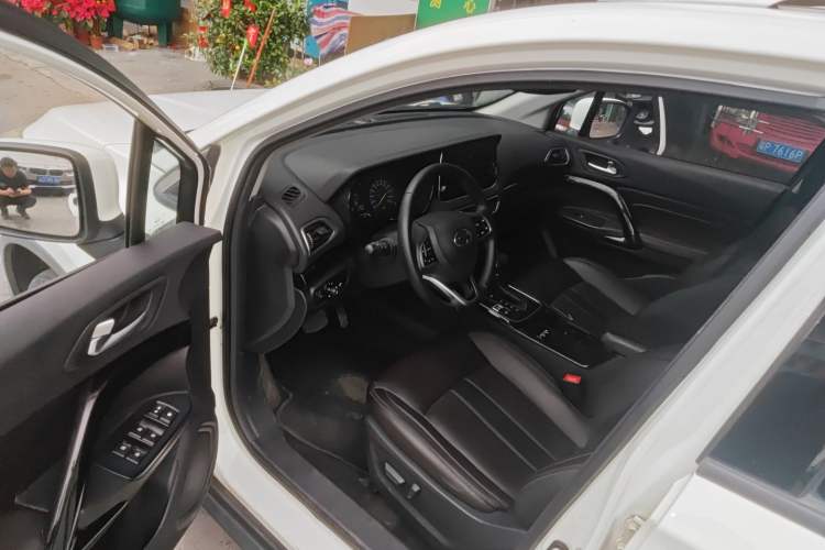 Used GAC Trumpchi GS4 2018 235T Automatic Two-Wheel Drive Luxury Smart Connectivity Version Driver Seat