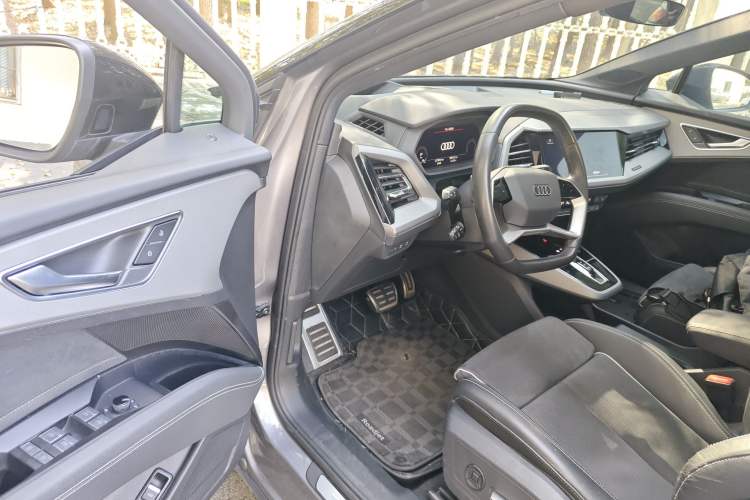 Used Audi Q5 e-tron 2022 40 e-tron Starlight Edition Mech Kit
