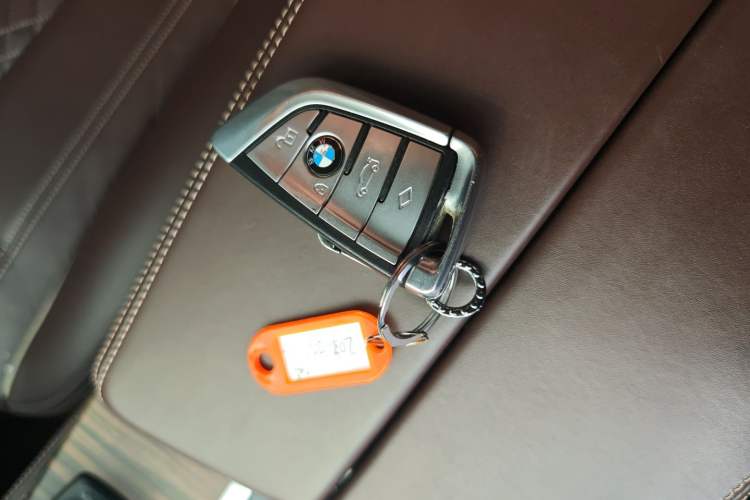 Used BMW 5 Series New Energy 2020 Mileage Upgrade Version 530Le Luxury Package Vehicle Key