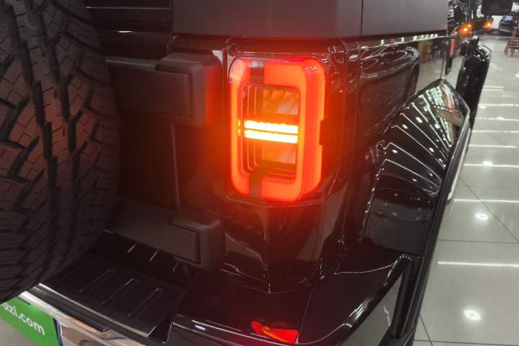 Used BAIC Off-Road BJ40 2019 2.0T Automatic Four-Wheel Drive Urban Hunter Edition Flagship Model China V Emission Standard
