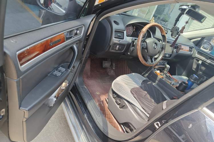 Used Volkswagen Touareg 2011 3.0 TSI High-End Version Driver Seat