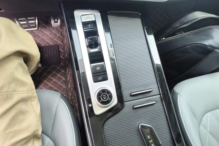 Used Volkswagen Tavendor 2023 380TSI Four-Wheel Drive R-Line Cruise Edition
