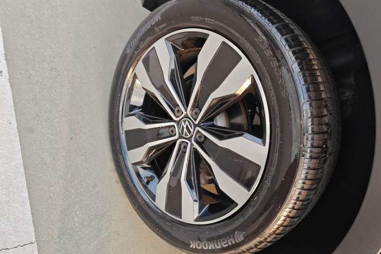 Used Volkswagen Tiguan L 2023 330TSI Automatic Two-Wheel Drive R-Line Flagship Edition Exterior 5