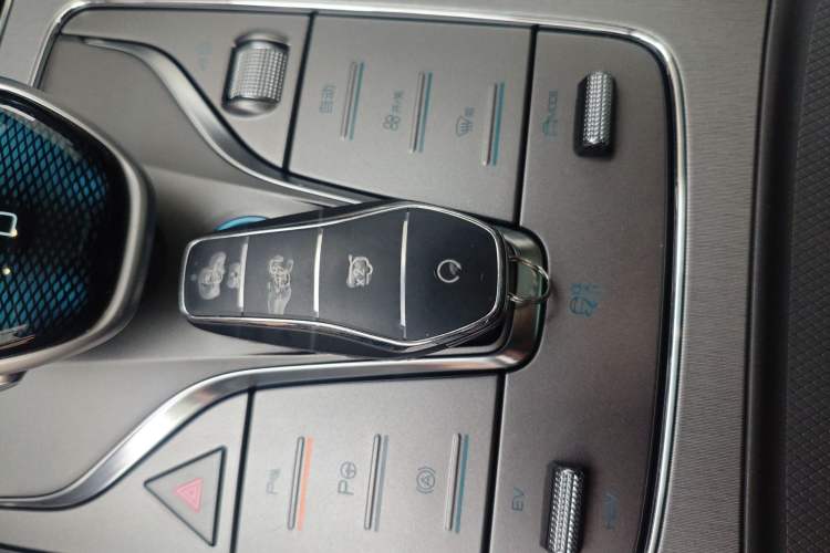 Used BYD Tang New Energy 2025 Intelligent Driving Version DM-i 115KM Flagship Edition Interior 1