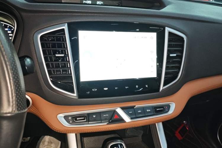 Used Geely Auto Vision X6 2018 1.4T CVT 4G Connected Luxury Version Audio And AC Panel