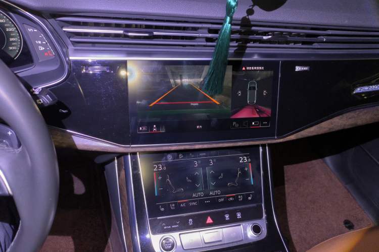 Used Audi Q7 2022 55 TFSI quattro S line Sport model Audio And AC Panel