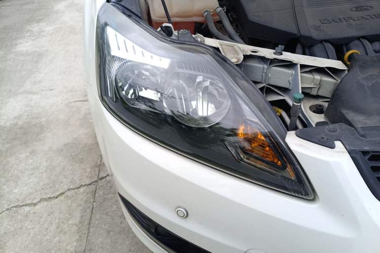 Used Ford Focus 2013 Hatchback Classic 1.8L Automatic Base Model Right Front Headlight