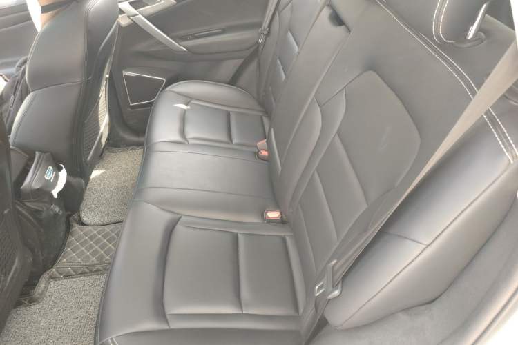 Used Geely Auto Emgrand X7 Sport 2016 1.8TD Automatic ZhiShang Model Interior 4