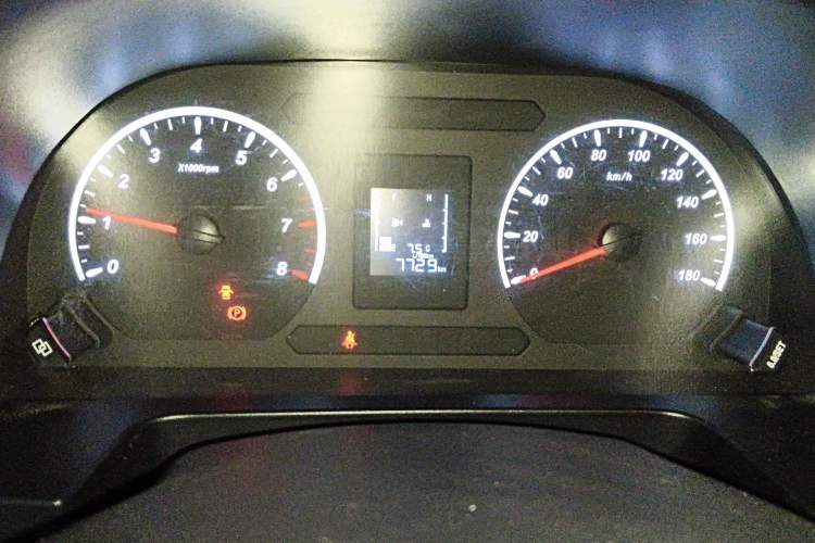 Used FORTHING Lingzhi 2023 M5 1.6L Comfort Edition 7-Seater