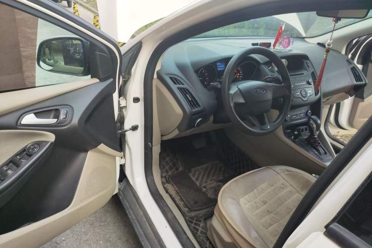 Used Ford Focus 2015 Sedan 1.6L Automatic Comfort Model
