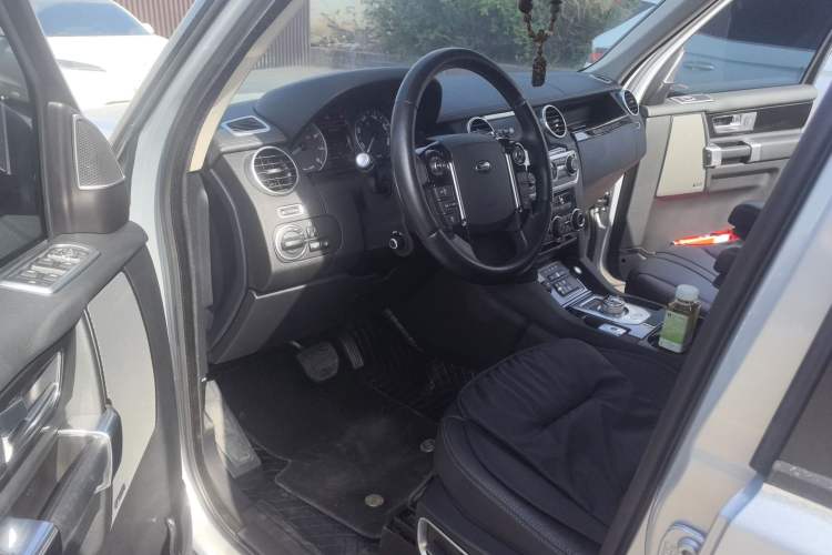 Used Land Rover Discovery 2016 3.0 SC Obsidian Black Heritage Edition HSE Driver Seat