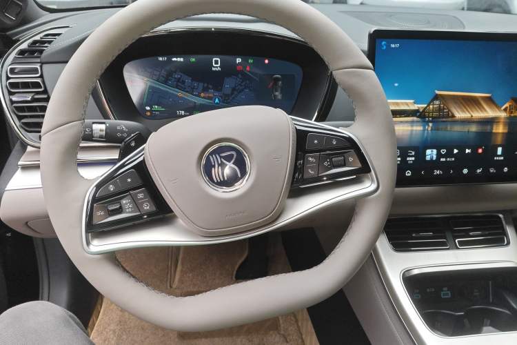 Used BYD Han 2025 DM-i Intelligent Driving Edition 245KM Prestigious Edition Steering Wheel