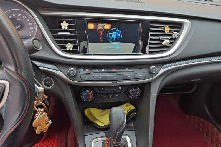 Used Buick GT 2021 Revised Version Flagship 1.5L Automatic Elite Edition Audio And AC Panel