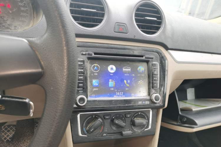 Used Volkswagen Jetta 2013 1.6L Manual Comfort Model Audio And AC Panel