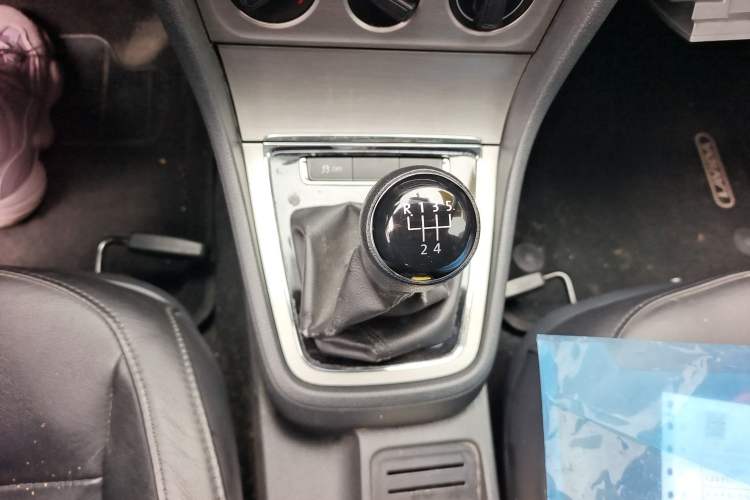 Used Volkswagen Lavida 2013 Restyled Classic 1.6L Manual Comfort Edition Gear Lever