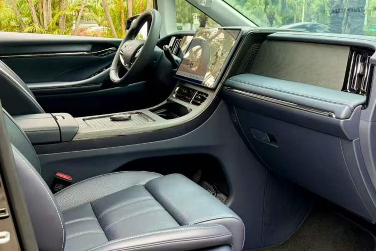 Used GAC Trumpchi Xiangwang M8 2025 Kunkun Series Max Luxury Cabin