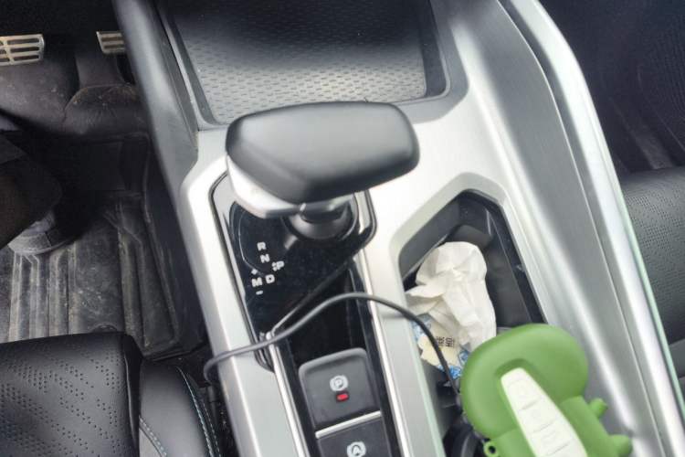 Used Geely Auto Preface 2023 2.0TD "Only This Verdant Green" Edition Gear Lever