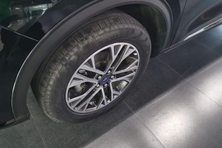 Used Ford Escape 2020 EcoBoost 245 Four-Wheel Drive Titanium Edition Left Front Wheel Hub