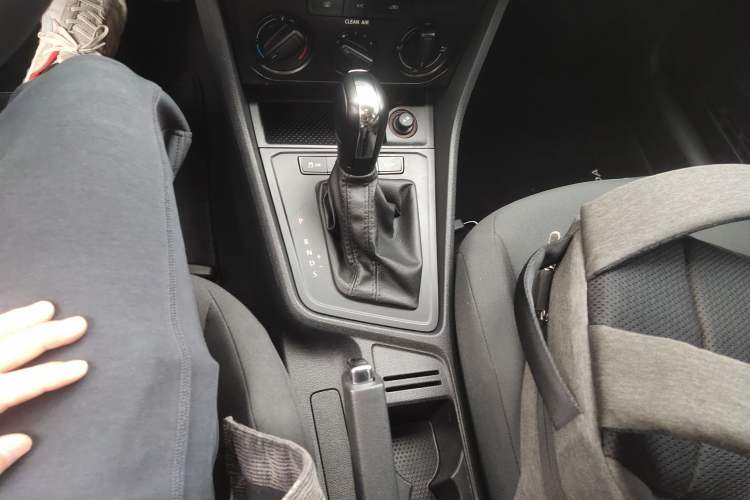 Used Volkswagen Lavida 2017 1.6L Automatic Fashion Edition Gear Lever