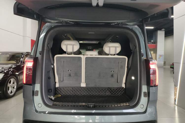 Used Zeekr 009 2024 7-Seater Walk-Through Version Four-Wheel Drive 108 kWh Trunk