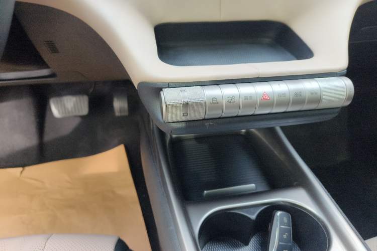 Used BYD Dolphin 2023 420 km Fashion Edition Gear Lever