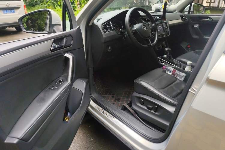 Used Volkswagen Tiguan L 2018 330TSI Automatic Two-Wheel Drive Luxury Edition Interior 3