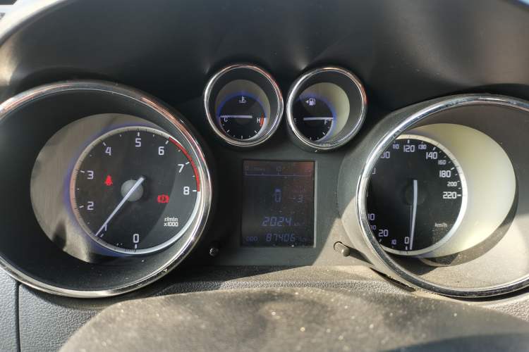 Used Changan CS35 2016 1.6L Manual Luxury Model China V Standard
